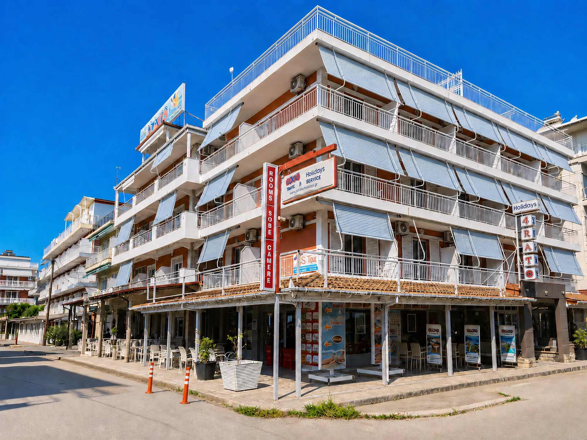 Hotel Studios Erato Stars — Studio smeštaj renoviran 2014, uz Hotel Erato, na 150 m od plaže, sa recepcijom i lounge barom.