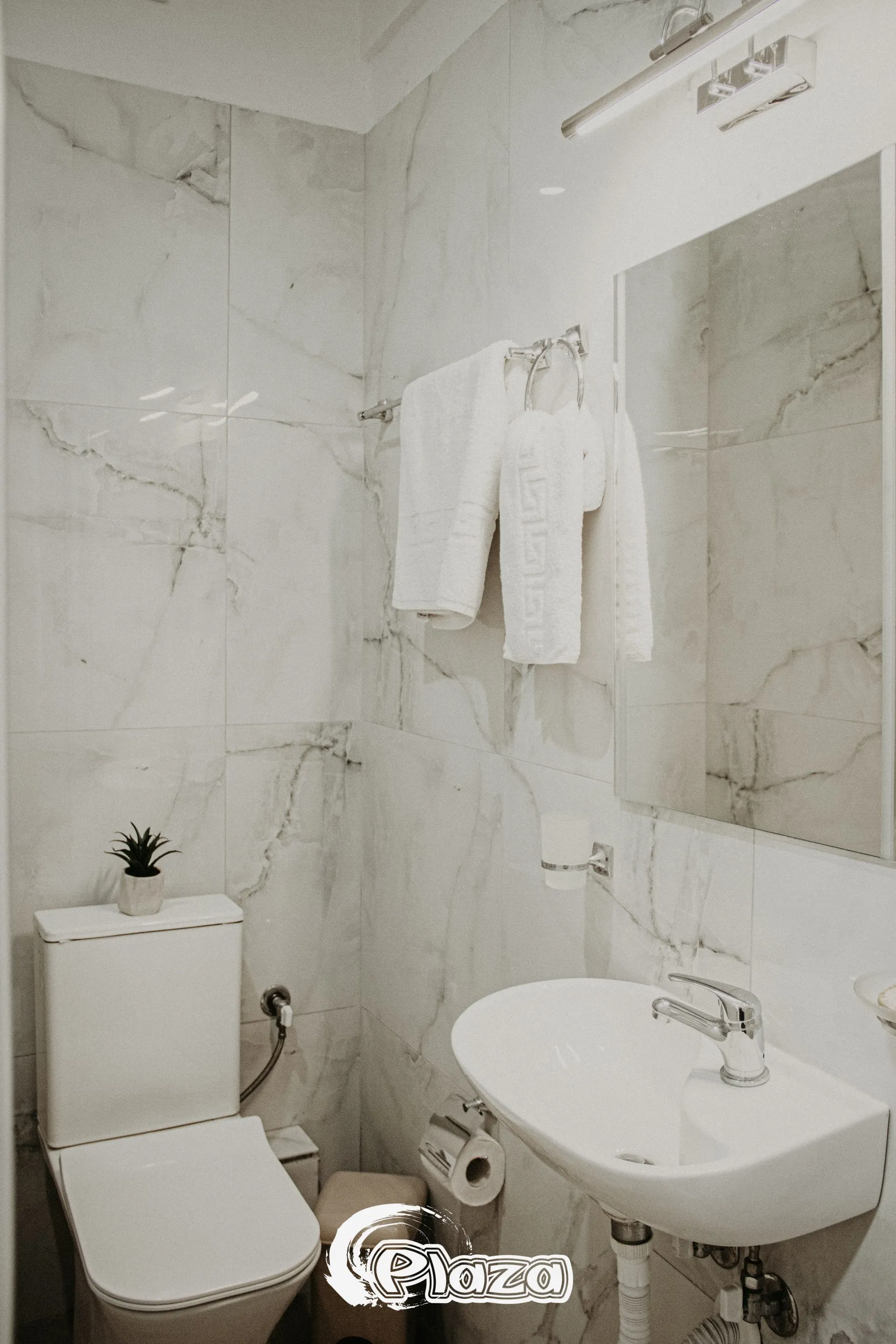 Hotel Studios Plaza — Gallery 18